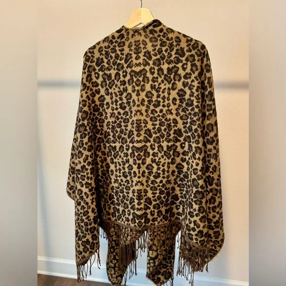 Croft & Barrow Leopard Print Shawl Cape with Fringe - Picture 2 of 6